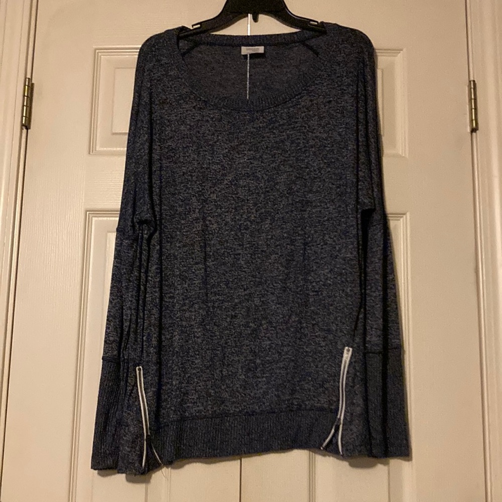 Navy lightweight long sleeve tshirt